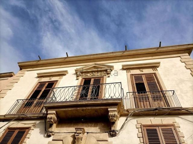 Appartamento in vendita di 220 m² in Via Camillo Benso Conte di Cavour, 110