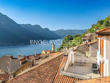Appartamento in vendita di 220 m² in Via Canzaga