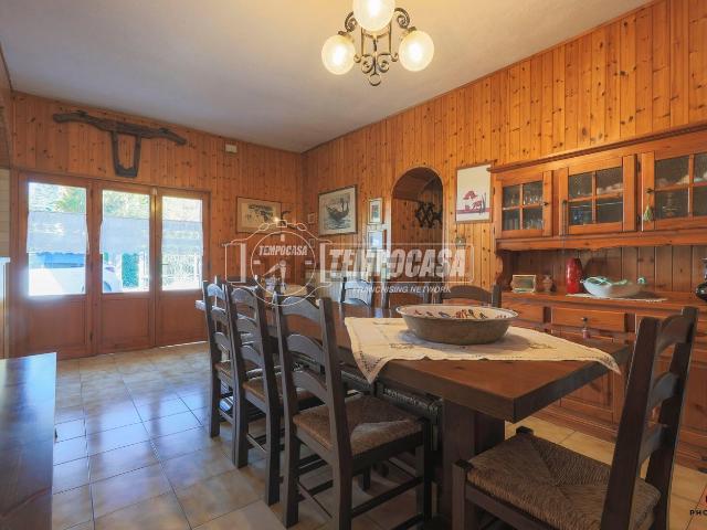 Appartamento in vendita di 220 m² in Via Carlo Jussi