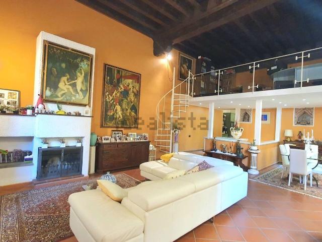 Appartamento in vendita di 220 m² in Via Cesare Battisti, 24