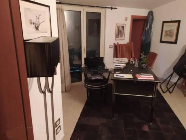 Appartamento in vendita di 220 m² in Via Amendola