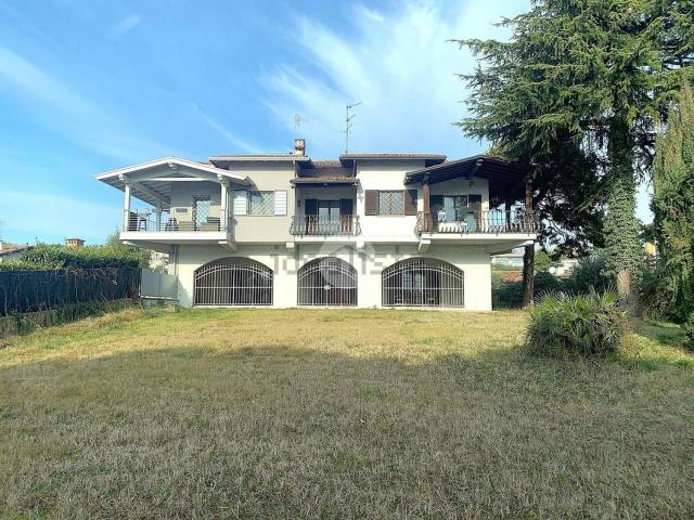 Appartamento in vendita di 220 m² in Via Antonio Meucci, 1