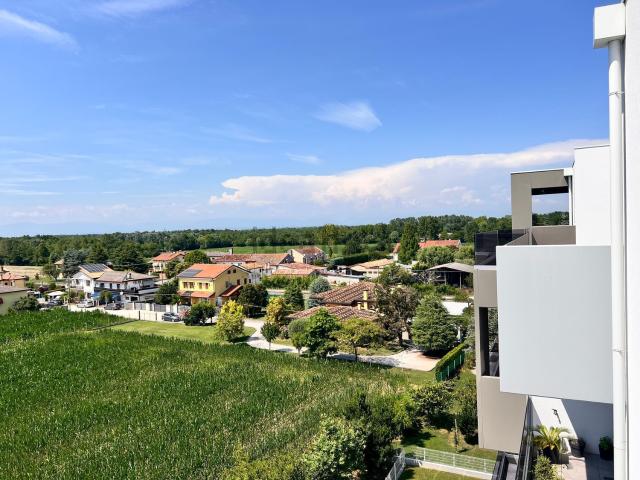 Appartamento in vendita di 220 m² in Via Altinia
