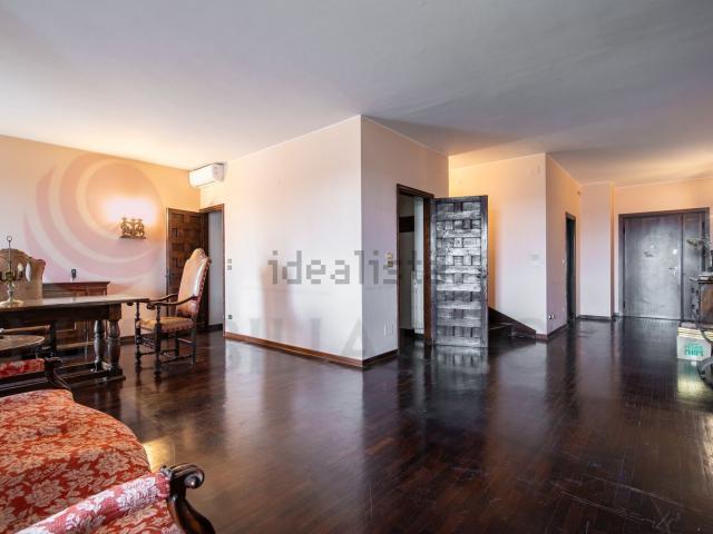 Appartamento in vendita di 220 m² in Via Alberto Mario, 15
