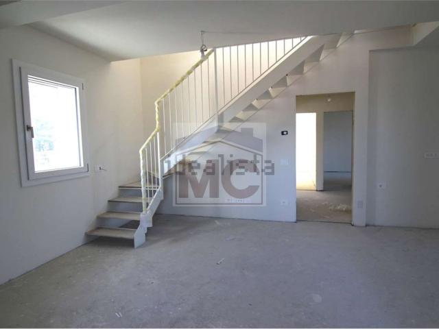 Appartamento in vendita di 220 m² in Via Alcide De Gasperi, 2