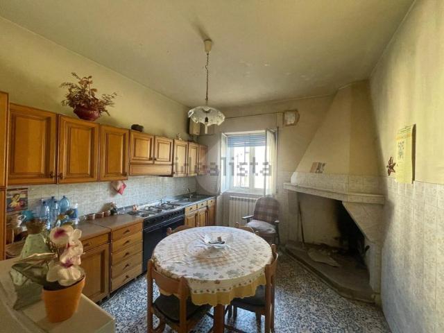 Appartamento in vendita di 220 m² in Via Aldo Moro, 234