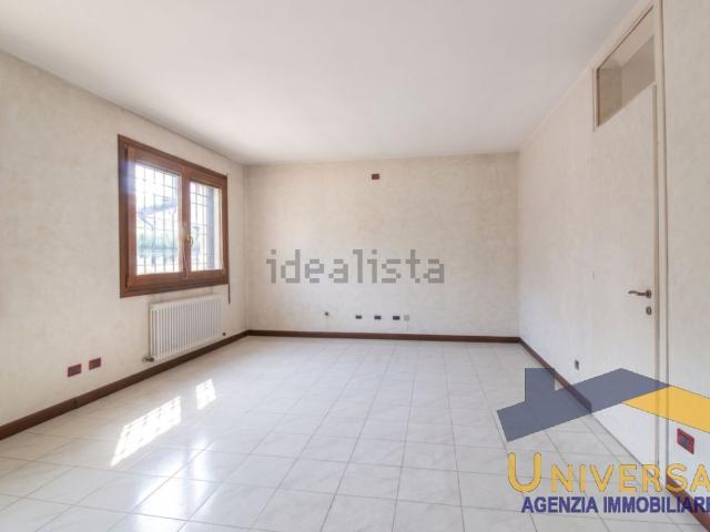 Appartamento in vendita di 220 m² in Via Aldo Moro
