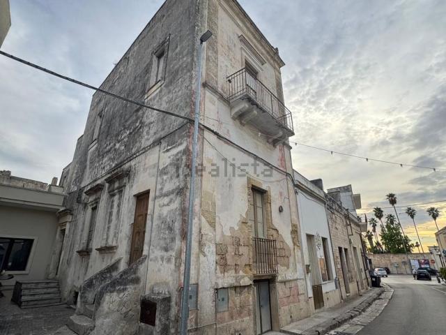 Appartamento in vendita di 220 m² in Via Alessandro Manzoni
