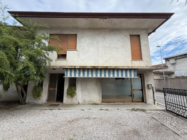 Appartamento in vendita di 220 m² in Via Armando Diaz, 13