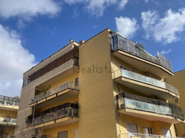 Appartamento in vendita di 220 m² in Via Attilio Friggeri, 35