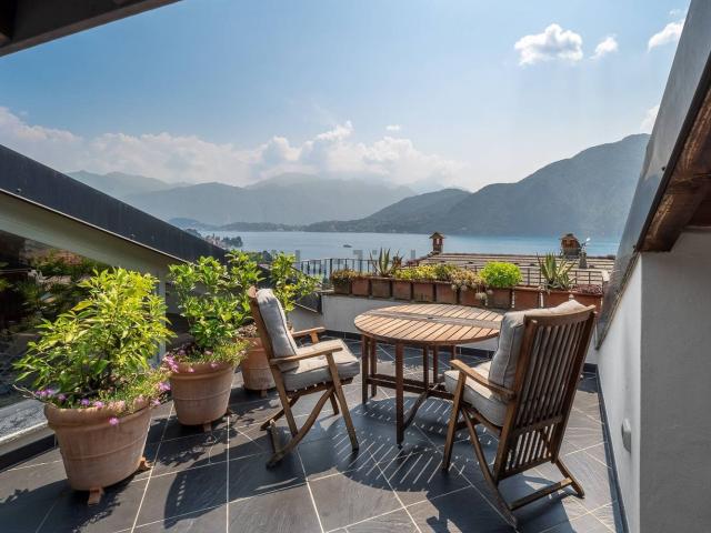 Appartamento in vendita di 220 m² in Via Giulia Brentano Mezzegra