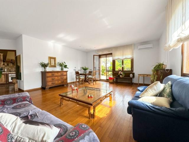 Appartamento in vendita di 220 m² in Via Giorgione, 6