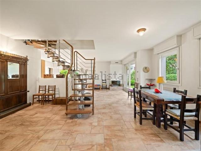 Appartamento in vendita di 220 m² in Via Dante Alighieri