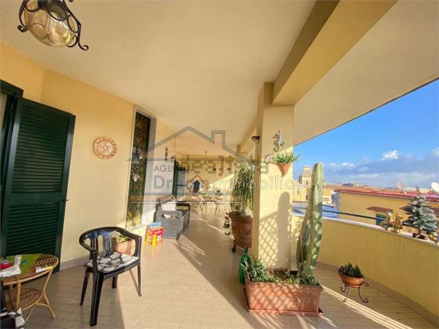 Appartamento in vendita di 220 m² in Via della Resistenza
