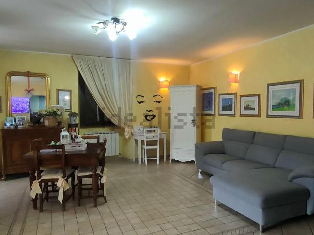 Appartamento in vendita di 220 m² in Via delle Torri