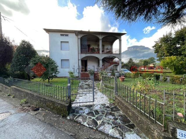Appartamento in vendita di 220 m² in Via di Ghivizzano, 11