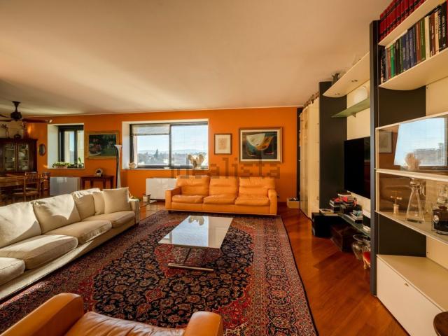 Appartamento in vendita di 220 m² in Via Fabio Filzi