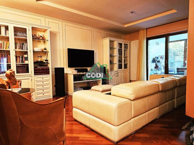 Appartamento in vendita di 220 m² in Via Filippo Baldassarra