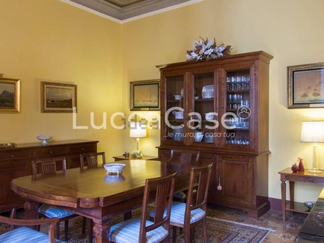 Appartamento in vendita di 220 m² in Via Fillungo, 55100