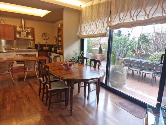 Appartamento in vendita di 220 m² in Via Firenze, 265