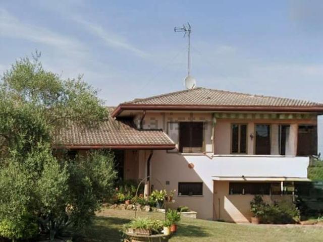 Appartamento in vendita di 220 m² in Via Francesco Petrarca