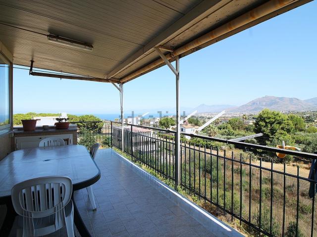 Appartamento in vendita di 220 m² in Via I Sannazzaro, 20