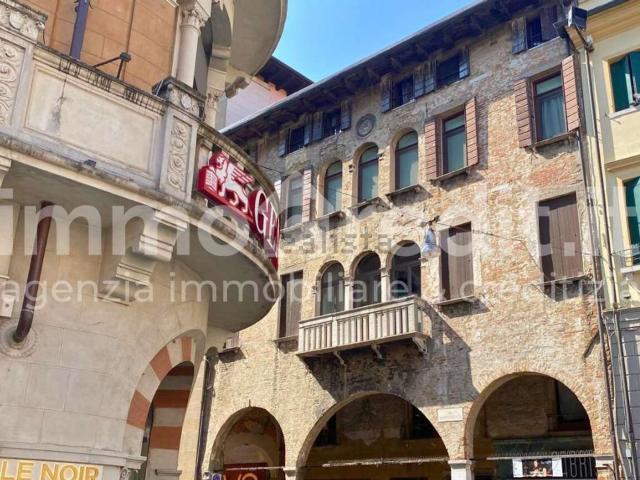 Appartamento in vendita di 220 m² in Via Indipendenza, 4