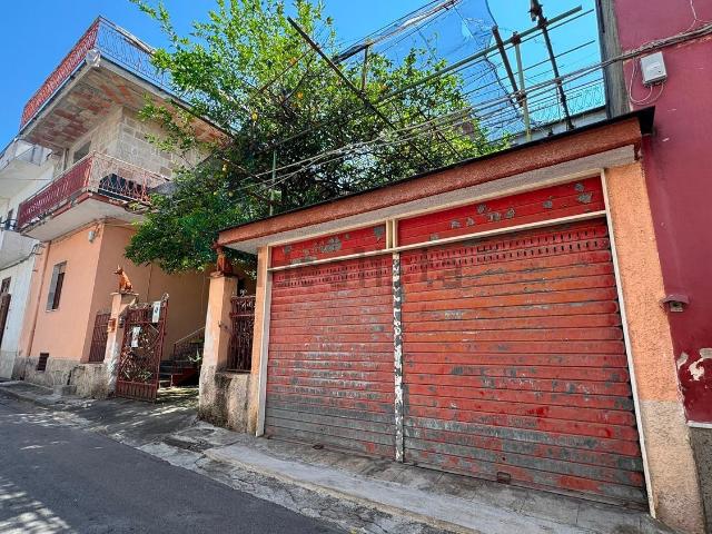 Appartamento in vendita di 220 m² in Via L. Magnotti, 61