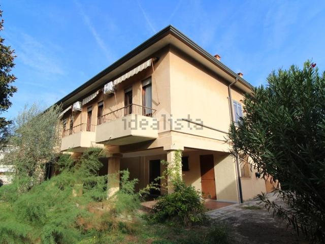 Appartamento in vendita di 220 m² in Via Lago di Lugano, 26