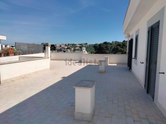 Appartamento in vendita di 220 m² in Via Monsignor d&apos Addario, 18