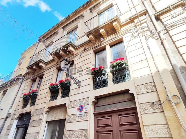 Appartamento in vendita di 220 m² in Via Monsignor Genuardi