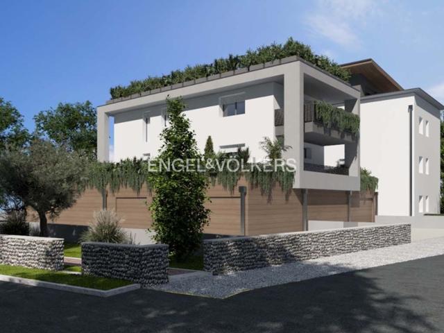 Appartamento in vendita di 220 m² in Via Montello