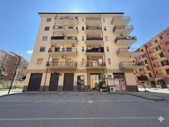 Appartamento in vendita di 220 m² in Via Mario Paramati, 7