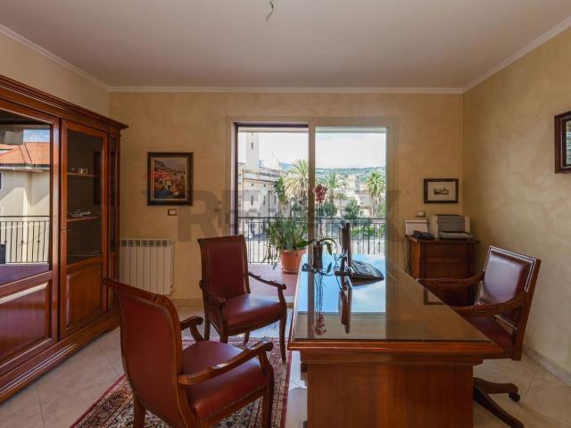 Appartamento in vendita di 220 m² in Via Mario Rapisardi, 8