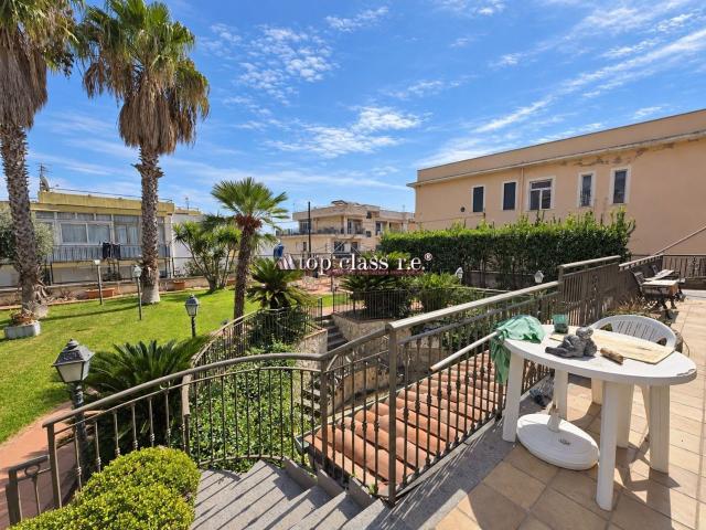 Appartamento in vendita di 220 m² in Via Miliscola, 133
