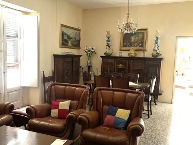 Appartamento in vendita di 220 m² in Via Napoli, 84