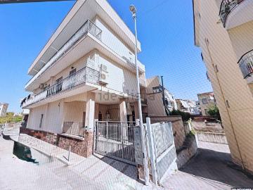Appartamento in vendita di 220 m² in Via Salvatore Quasimodo, 1