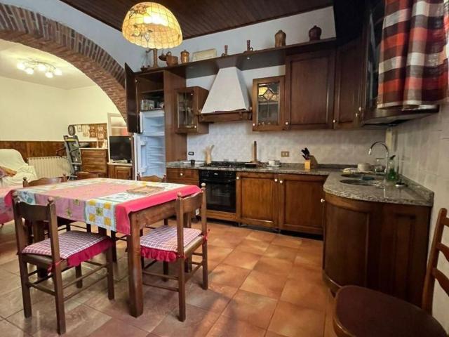 Appartamento in vendita di 220 m² in Via Pomaia, 421