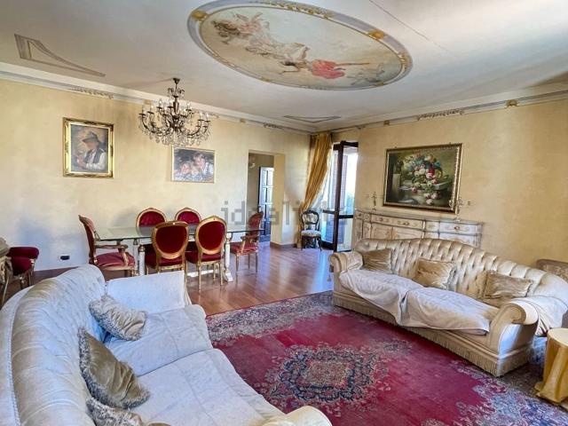 Appartamento in vendita di 220 m² in Via Roma