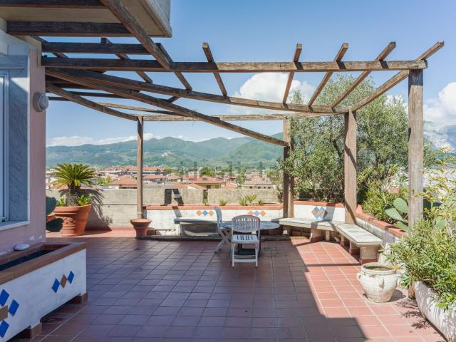Appartamento in vendita di 220 m² in Via Rinchiosa