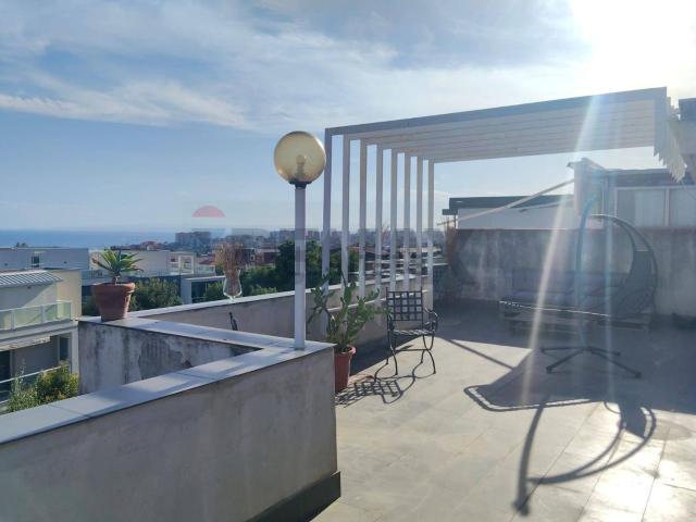 Appartamento in vendita di 220 m² in Viale Angelo Vasta, 4