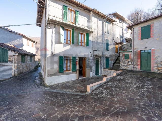 Appartamento in vendita di 220 m² in Località Tufi, 28