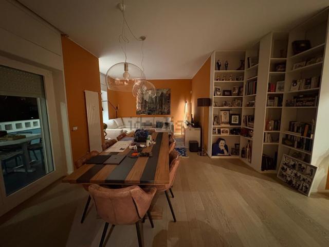 Appartamento in vendita di 220 m² in Strada 2, 7
