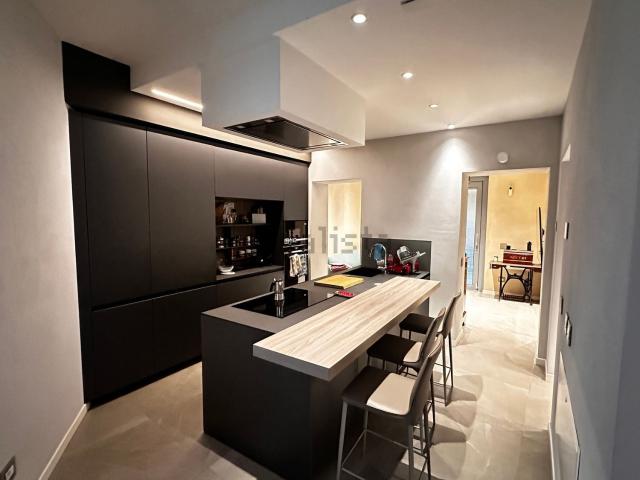 Appartamento in vendita di 221 m² in Via Arcangelo Ghisleri
