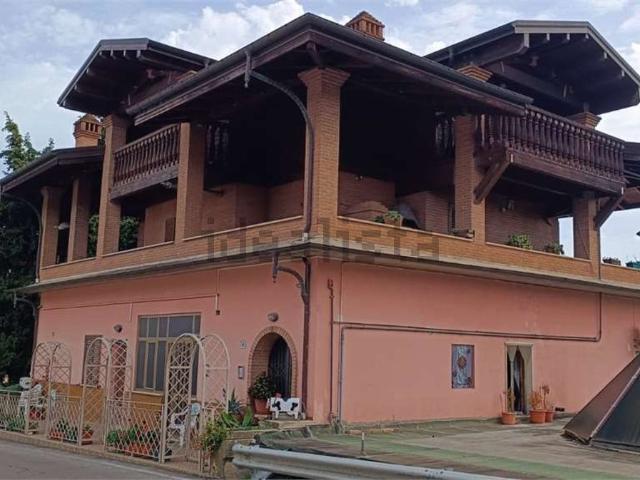 Appartamento in vendita di 221 m² in Via Badette, 46