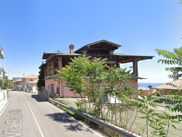 Appartamento in vendita di 221 m² in Via Badette