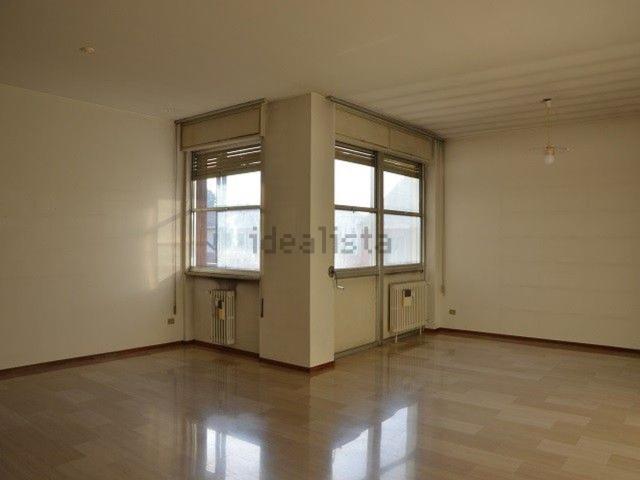 Appartamento in vendita di 221 m² in Via Giovanni Battista Trombini