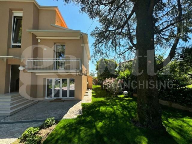 Appartamento in vendita di 221 m² in Via Giovanni Metelli, 78