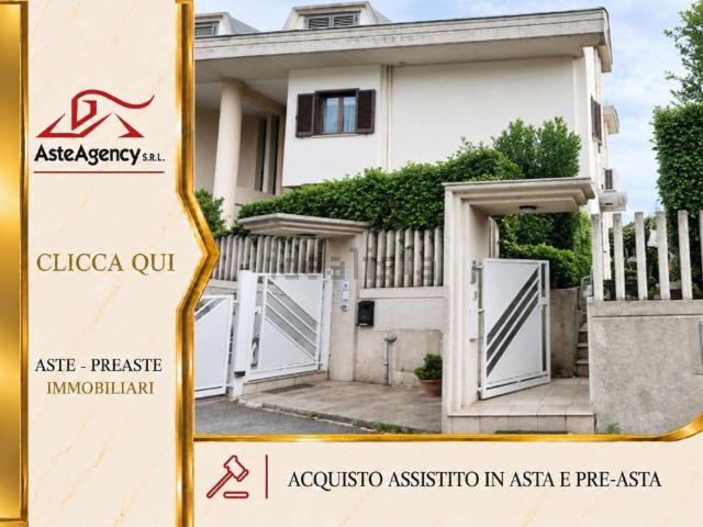 Appartamento in vendita di 221 m² in Via delle Orchidee, 26