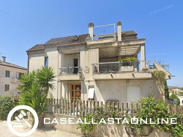 Appartamento in vendita di 221 m² in Via Filippo Turati